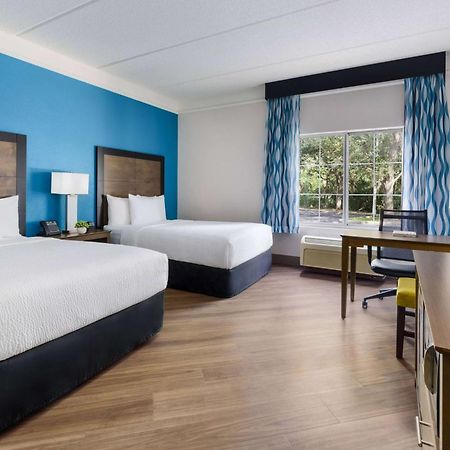 Готель La Quinta By Wyndham Tampa Brandon Regency Park Екстер'єр фото