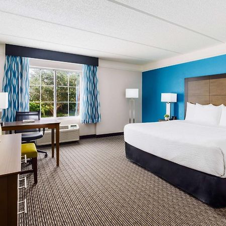 Готель La Quinta By Wyndham Tampa Brandon Regency Park Екстер'єр фото