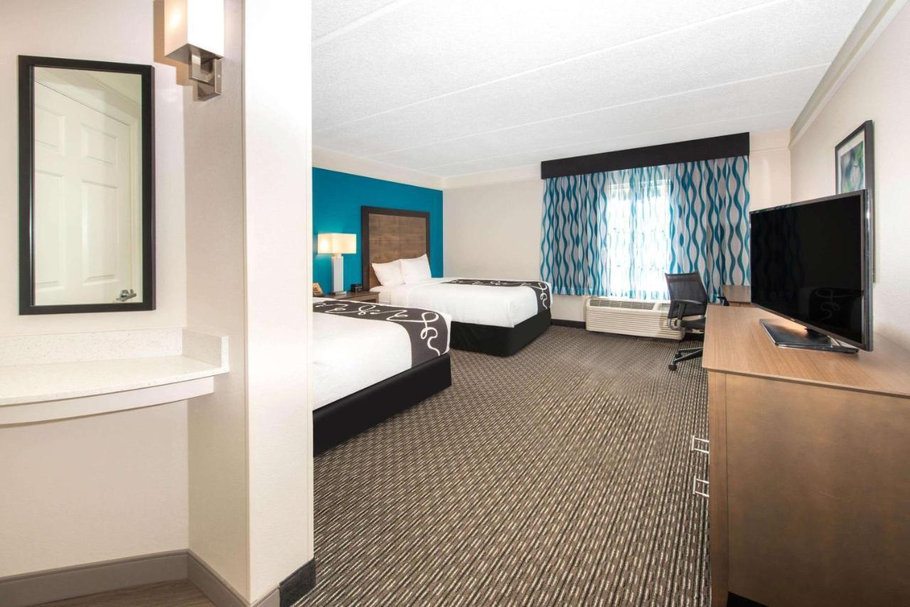 Готель La Quinta By Wyndham Tampa Brandon Regency Park Екстер'єр фото