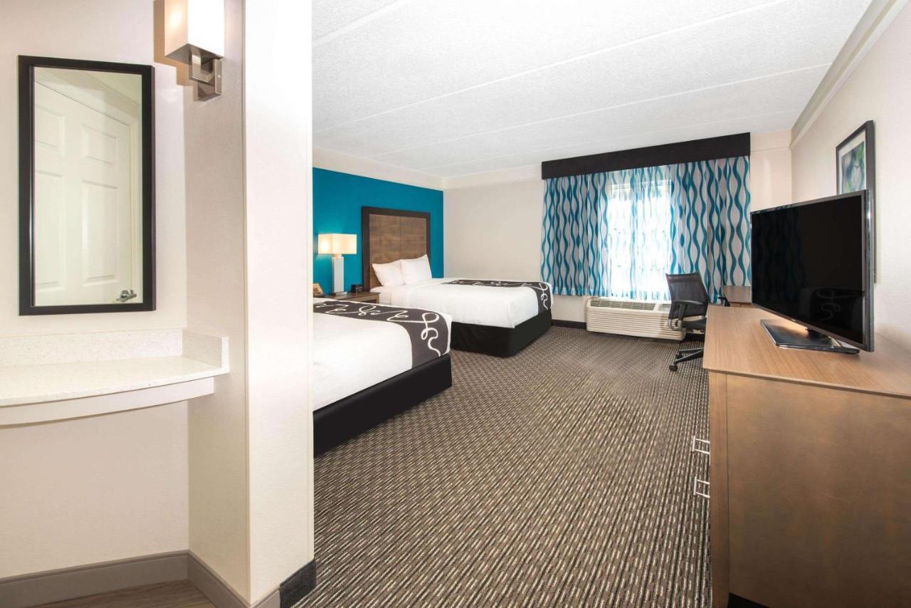 Готель La Quinta By Wyndham Tampa Brandon Regency Park Екстер'єр фото