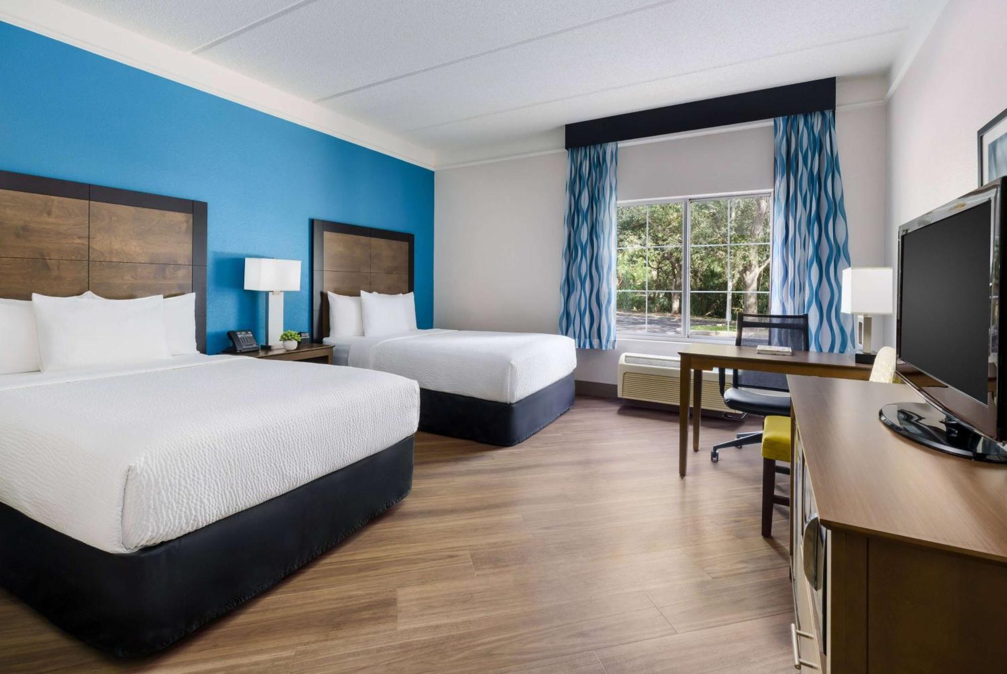 Готель La Quinta By Wyndham Tampa Brandon Regency Park Екстер'єр фото