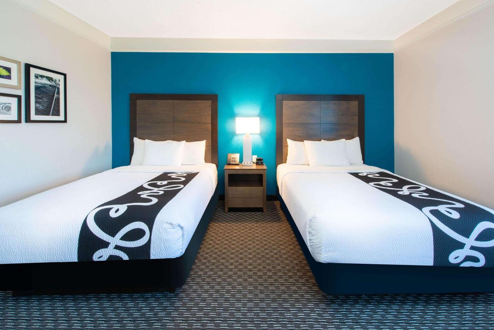 Готель La Quinta By Wyndham Tampa Brandon Regency Park Екстер'єр фото