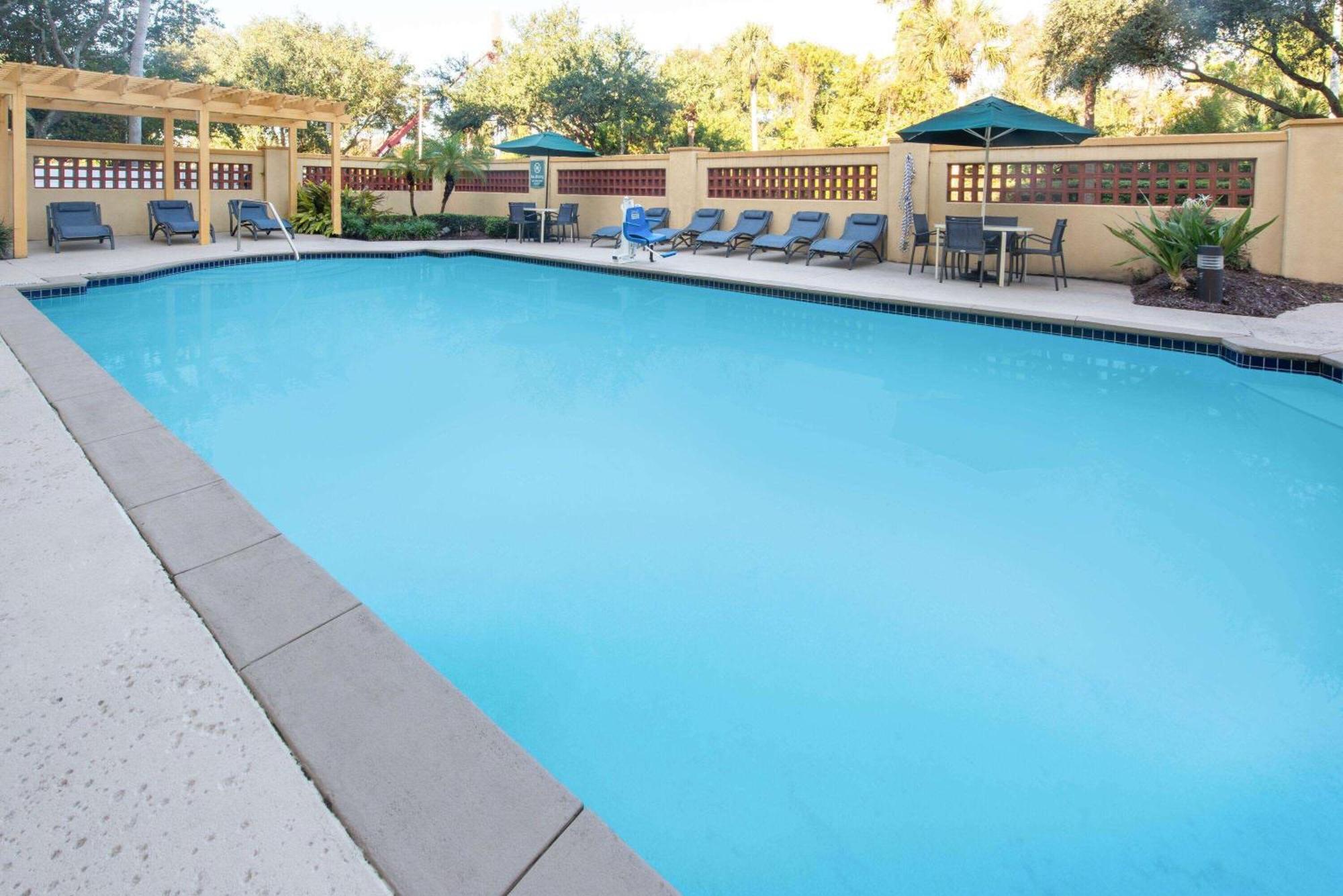 Готель La Quinta By Wyndham Tampa Brandon Regency Park Екстер'єр фото