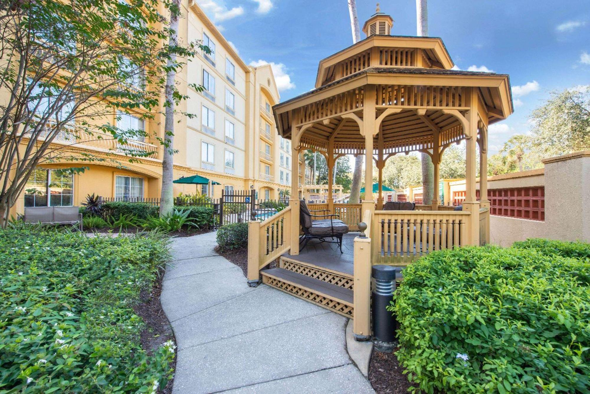 Готель La Quinta By Wyndham Tampa Brandon Regency Park Екстер'єр фото